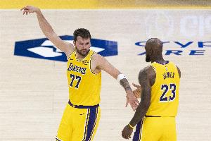 后劲不足！湖人末节让步行者拿到45分 一度仅剩6分优势