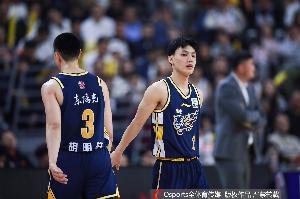 媒体人：广东从上自下仿佛在怄气 对买票的球迷来说是不负责任