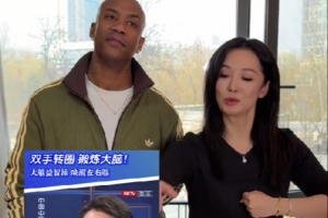 马布里晒视频：挑战协调性测试 主打四肢各有各的想法