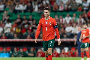 TA：马丁内斯再次强调，只要身体健康，中锋位置毫无疑问属于C罗