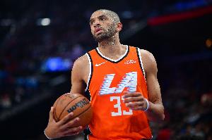 巴图姆：黄蜂裁我时他们把我儿子的画压在箱底 这成为了我的动力