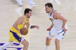 收官阶段看点：湖矿狼火争夺三号种子席位 首轮能否迎来雷勇大战