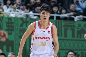 媒体人：在贺希宁胡金秋两大MVP候选夹缝砍新高 王浩然展现价值