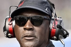 NBA球员收入哪家强？乔丹45亿居首 LBJ压奥胖 科五库六&三少前十