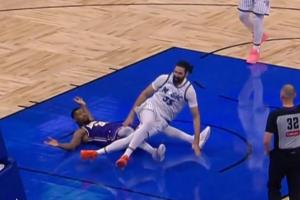 季后赛关键角色！连续伤缺6场的斯玛特是被比塔泽重坐导致伤缺至今