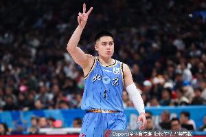 高开低走！陈盈骏周琦方硕先后离场 北京靠绝境三分逃出生天！