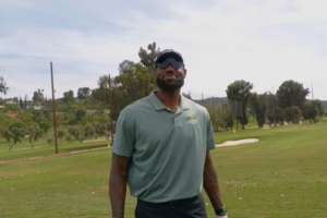 为何开始打高尔夫？詹姆斯：40岁时我想一件让自己崩溃的事试试