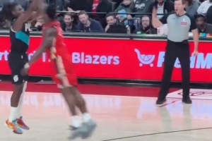 杀死比赛！霍勒迪单打锡安 后撤步干拔三分飚中！