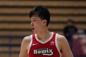 顶不住！杨瀚森首节7分钟6中3拿6分 球队落后25分