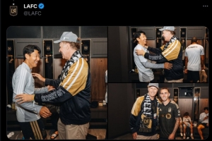 喜剧演员、洛杉矶FC股东法瑞尔赛后来到更衣室，与孙兴慜见面