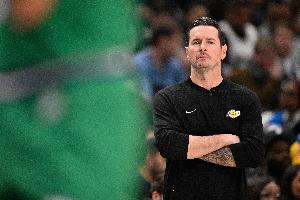 雷迪克：我们还有一周来准备季后赛 必须在攻防两端都全力以赴