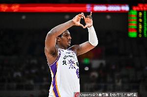 拼尽全力！佩里20中12空砍31分8板4助 罚球6中5