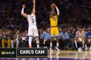 机警！克内克特鲁莽冲击被帽 肯纳德抢断并助攻八村塁三分命中