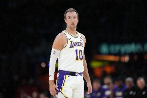 不会传球的射手不是好首发！肯纳德半场6中3 拿8分另送8助攻1抢断