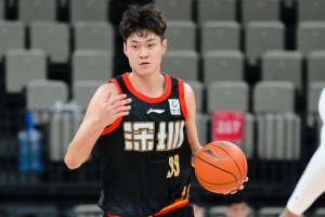 媒体人:王浩然非常自信 他才21岁 他的未来太让人期待了