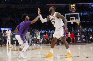 库克：湖人氛围比勇士更好 老詹能让每个人感受到价值&甚至清洁工