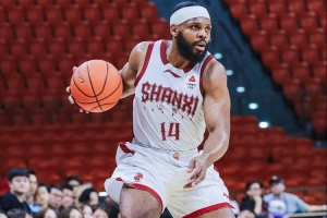 攻防都靠你！奈特半场16分钟 9中6&三分4中2拿到15分7助3断1帽