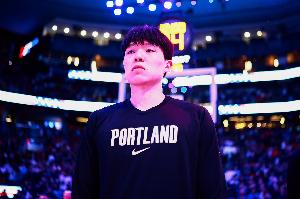 拓记:杨瀚森刚来时有听不懂教练安排的情况 翻译也来不及传递