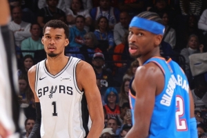 近1个月净效率前5:雷霆+16.9第1 马刺+13.5第2 活塞3黄蜂4老鹰5