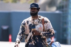 湖勇大战！湖人官推晒客场登机照：飞往湾区