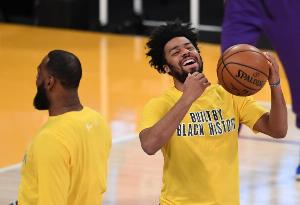 老詹在园区住独栋？库克：胡扯 他只是住套房 比我们的标间稍好些