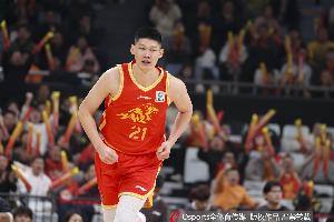 火力靠谱!胡金秋半场7中5拿到13分3板 三分2中1