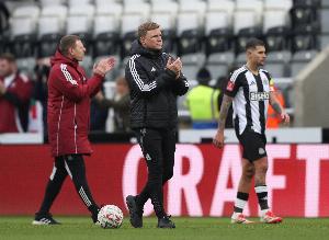 泰晤士报：纽卡董事会支持埃迪·豪，他的帅位不会受影响