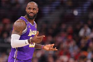 费尔顿：别指望詹姆斯季后赛场场爆发 他带队赢一场就彻底透支了