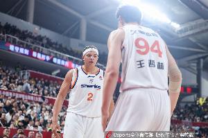 希望无碍!洛夫顿戳到手指回更衣室 18分钟砍下23分6板5助3断