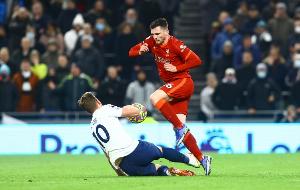 记者:永不放弃梦想诠释了罗伯逊,他坚韧不拔总能从容应对挫折