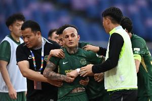 记者：被禁赛后的米特里策依然参加浙江队合练，但未随队前往客场