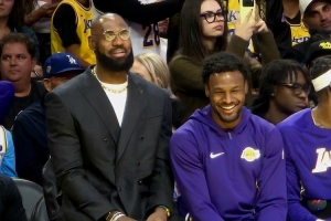 夸梅:詹姆斯这个自私的商人只想强推布朗尼 后者应先在G联盟练级