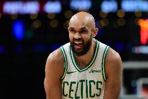 卧底啊你!德里克·怀特10中2&三分6中0仅拿8分3板1助1断