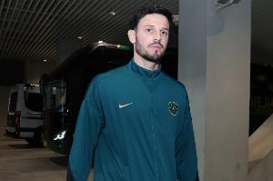 这是卢卡斯中超第100场首发,他本赛季在对方半场传球成功率89.3%