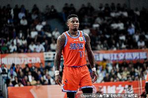 关键三分被帽!皮特森27中13&三分14中6空砍44分6板8助2断1帽