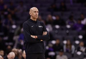 NBA官方：国王主帅判断失误并非故意对小库里犯规 也没刻意输球