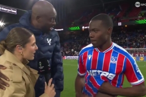 根本不放手！水晶宫前锋马特塔赛后手搂女主持人引热议