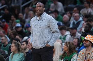 迈克·布朗:轮换安排几乎定型 季后赛里很难用超过九个人的轮换