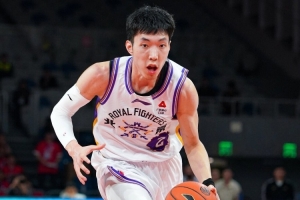 毫无手感！廖三宁半场4中0仅靠罚球拿到2分2助攻