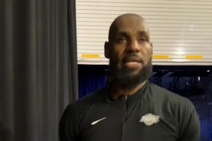 詹姆斯:这是一场全面的团队胜利 我们明天打太阳要再接再厉