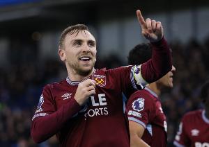 西汉姆队长鲍文给老东家赫里福德捐钱修缮球场草坪：我想回馈社区