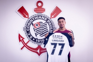 解放者杯科林蒂安2-0普拉腾斯,林加德替补出战迎解放者杯首秀