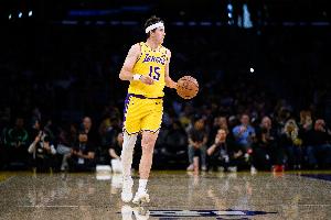 科尔：里夫斯是个天生的竞争者 每个人都喜欢和他一起打球