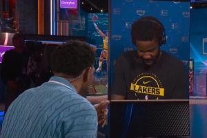 21分5板！哈队鼓励艾顿：尽管角色不同了 但你仍能影响比赛