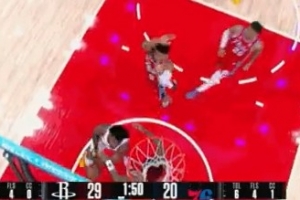 值！伊森被切球还丢球权 火箭挑战成功改判防守犯规获得2罚