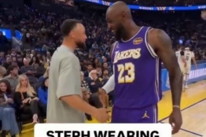 库里穿你的球鞋？詹姆斯：他是有史以来最伟大的球员之一 太酷了