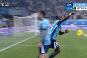 大连英博再下一城！斯坦丘直塞助攻，阿奇姆彭冷静推射破门