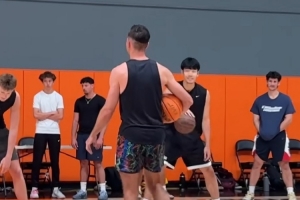 张博源与知名训练师Jordan Lawley一起训练！伊利诺伊小佩贾也在