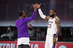 JR：詹姆斯在得知东契奇&里夫斯受伤后 取消了高尔夫的安排