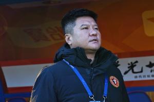 辽宁铁人与11家企业签署合作协议,李金羽:脚踏实地适应中超竞争